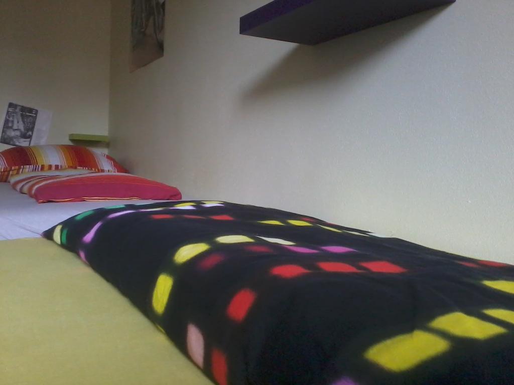 Ruta 80 Hostel Brno Rum bild