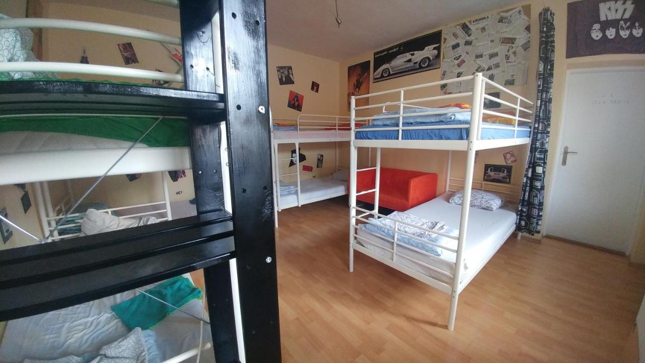 Ruta 80 Hostel Brno Exteriör bild